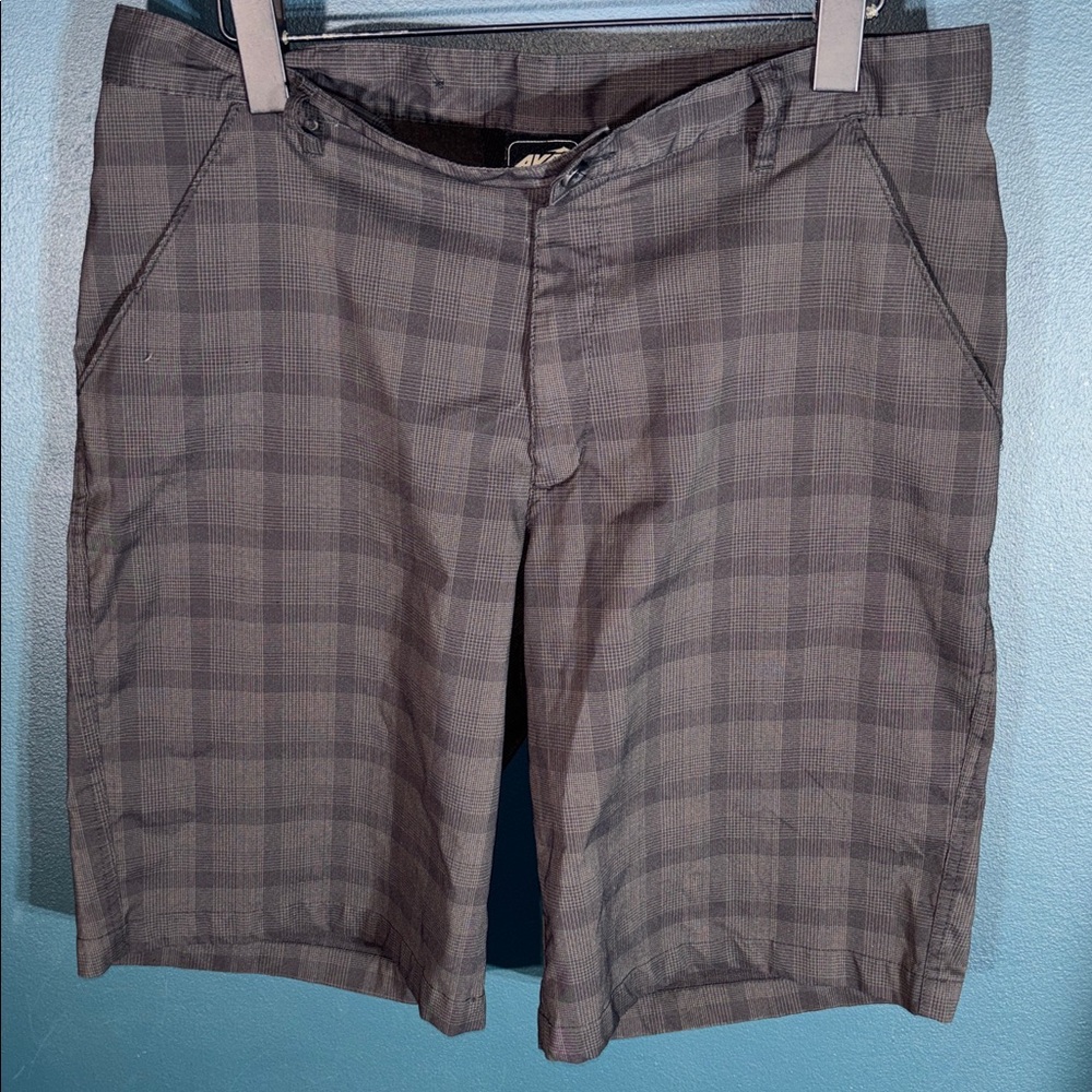 AVIA Men’s Black Plaid Golf Shorts Size 34